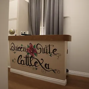 https://queen-catlleya-suite.hotelitalianriviera.com